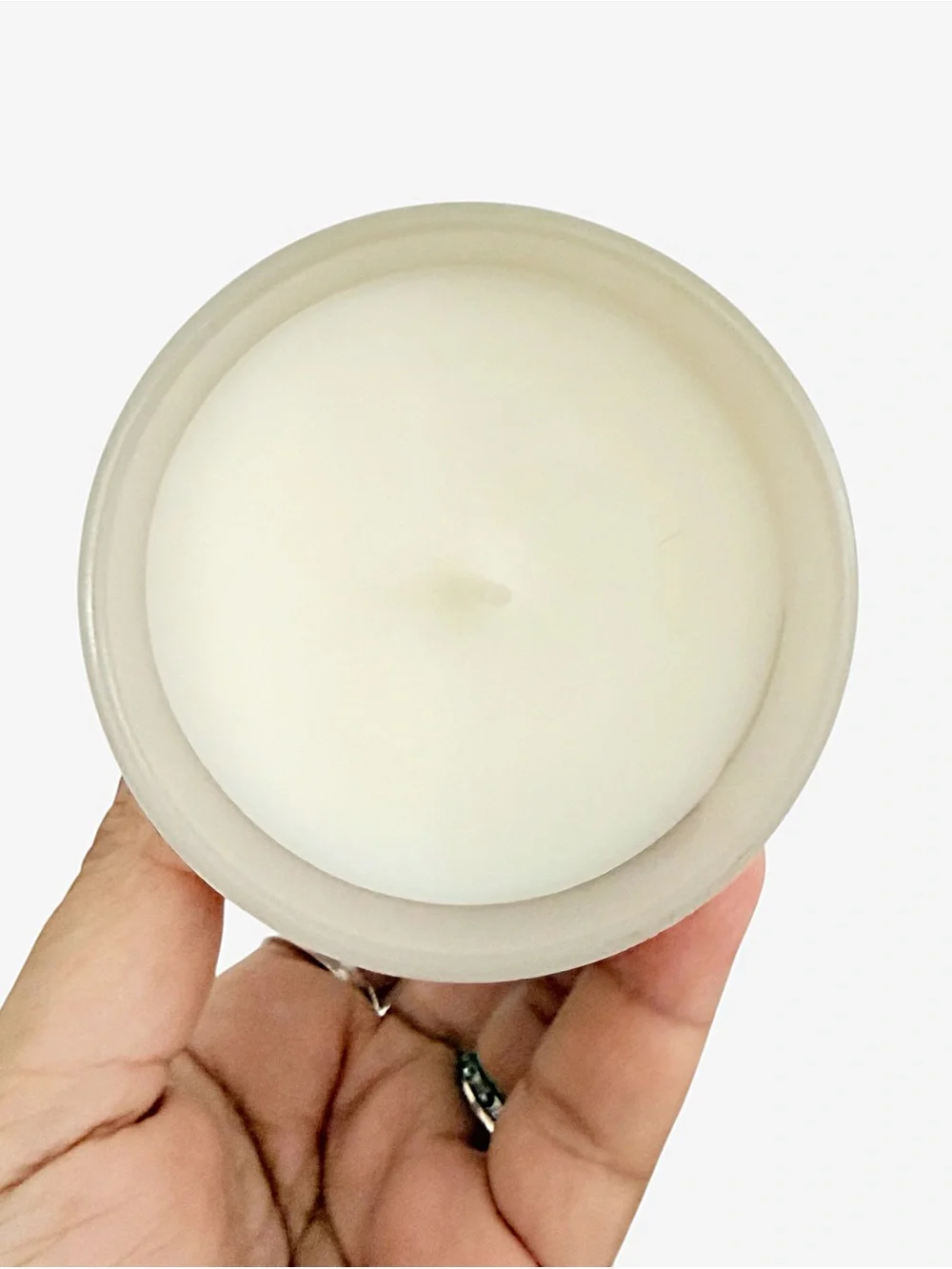 Leoben Company Sandalwood Musk No. 032 Scented Candle - Neutral Beige
